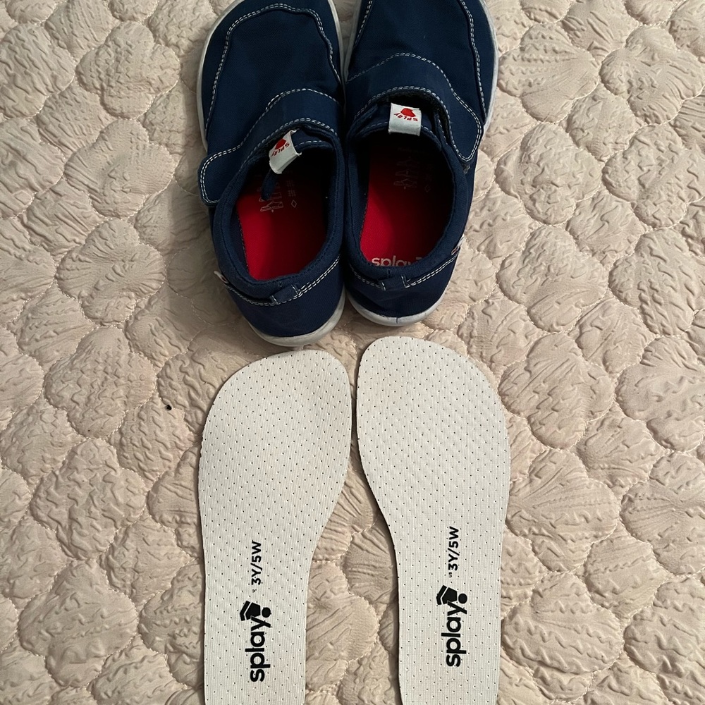 Splay Explore kids barefoot shoes. Royal blue. Barely worn.